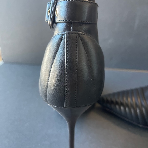 Burberry ladies ancle bots. Size 41. Black - Picture 4 of 14